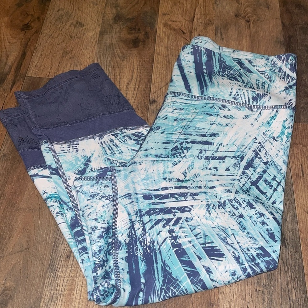 Women’s FILA SPORT High Rise Palm Print‎ Capris Blue Green Lace Edge Size Large.